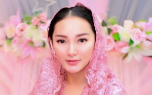 Zaskia Berkebaya Cantik Akhirnya Berani Pamer Wajah Imut Bayinya, Nama Belakang Anak Jadi Sorotan