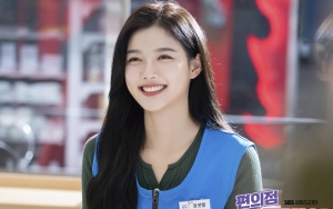 Visual Kim Yoo Jung Jalani Pemotretan Profil di Agensi Baru Tuai Pujian Selangit