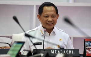 Mendagri Ancam Bakal Copot Kepala Daerah yang Langgar Prokes, Presiden Punya Wewenang?