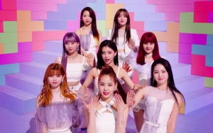 Girl Grup Jepang JYP NiziU Jelajahi Hutan Indah Dalam MV Single Debut 'Step and a Step'