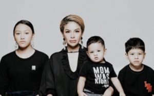Putri Sulung Nikita Mirzani Ngaji Sambil Ajari Sang Adik Banjir Pujian, Aura Kalem Bikin Adem