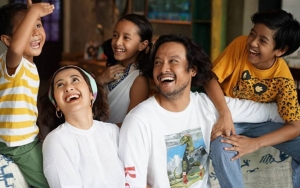 Kebahagiaan Dwi Sasono Kembali Berkumpul Keluarga, Dihujani Pelukan dan Ciuman