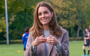 Kate Middleton Kedapatan Pakai Baju Terbalik di Depan Umum