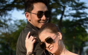 Chika Jessica Pamer Pose Ala Pemain 'Start Up', Komentar Ngenes John Martin Justru Ramai Digoda