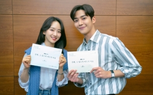 Rowoon Terang-Terangan Ngajak Kencan Won Jin Ah di Teaser 'Sunbae, Don't Put on That Lipstick'