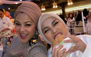 Ibunda Rachel Vennya Beri Reaksi Ini Saat Banjir DM Dari 'Pengemis Online'