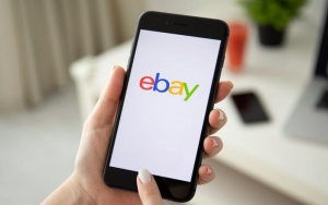 Staf Katering Buckingham Ketahuan Curi Barang Istana Usai Pasang Iklan di eBay