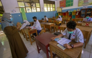 Geger 36 Siswa SMP Di Surabaya Positif Corona, Sekolah Tetap Nekat Dibuka?