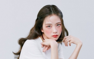 Jisoo BLACKPINK Pose Cantik, Dandanan Beda dari Biasa Bikin Ia Dikira Member 2NE1 Ini