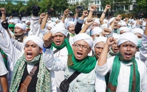 Polisi Dicegat Massa FPI Saat Mau Ke Rumah Habib Rizieq, Ada Apa?