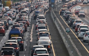 Pemerintah Pangkas Libur Akhir Tahun, Epidemiolog: Bukan Masalah Berkurangnya Hari