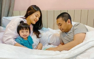 Raditya Dika Perdana Perlihatkan Wajah Anak Kedua, Paras Gantengnya Langsung Jadi Buah Bibir