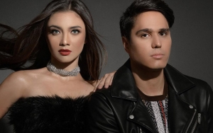 Pose Mesra Bareng Mischa Chandrawinata, Angela Gilsha Tegaskan Bukan Prewedding