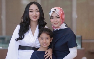 Berhati Emas, Zaskia Gotik Diam-Diam Lakukan Ini Saat Eks Istri Sirajuddin Terkapar di Rumah Sakit