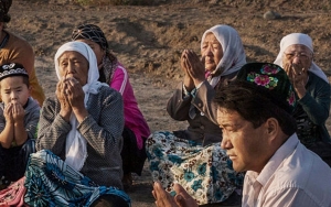 Mantan Penghuni Kamp Sebut Muslim Uighur Tiongkok Dipaksa Makan Daging Babi Tiap Jumat