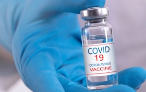 Inggris Tuai Kritik Usai Beri Izin 'Darurat' Vaksin COVID-19 Pfizer-BioNTech