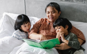 Luangkan Waktu Untuk Menemani Anak Membaca