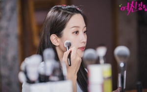 Gagal Merias Wajah, Moon Ga Young Tampil Menyeramkan di Foto Adegan Baru 'True Beauty'