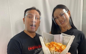 Ibunda Vicky Prasetyo Nangis Lihat Putranya Resmi Lamar Kalina Okatrani, Beri Pesan Ini