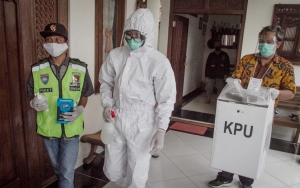 Anggota KPPS Ini Dijemput Satgas COVID-19 di TPS Karena Rahasiakan Tes Swab