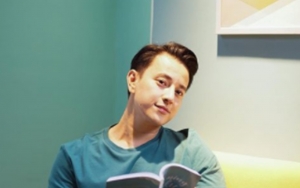 Billy Davidson Buat Penasaran Beri Kode 'Sebentar Lagi', Bakal Segera Nikah?