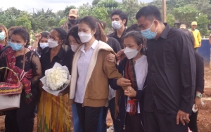 Tak Berhenti Menangis, Kembaran Melisha Sidabutar: Kakak Sudah Bernyanyi di Surga
