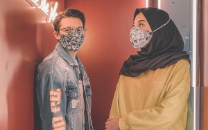 Reaksi Irwansyah Lihat Zaskia Sungkar Lupa Lepas Masker Saat Makan Jadi Perbincangan