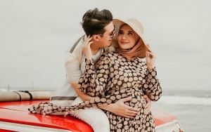 Seru-Seruan Main TikTok Bareng Zaskia Sungkar di Kolam Renang, Irwansyah Ingin Punya 5 Anak?