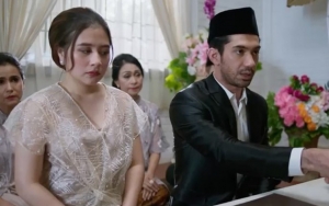Prilly Latuconsina Panik Sampai Takut Khilaf Saat Lihat Penampilan Seksi Reza Rahadian