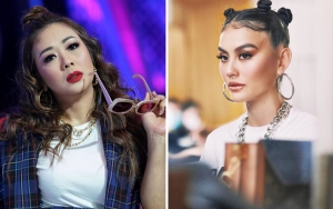 Gaya Soimah Pakai Dress 'Balon' vs Agnes Mo Tampil Swag di Ranjang, Kece Mana?