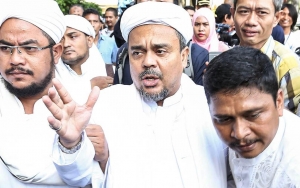 Bela Habib Rizieq, Emak-Emak Ditangkap Usai Buat TikTok 'Polisi Dajjal' Sambil Ngamuk
