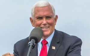 Wapres AS Mike Pence dan Istri Bakal Divaksin COVID-19 di Depan Publik