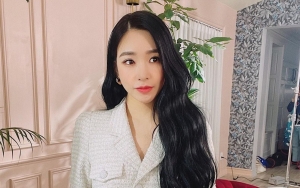 Tiffany Girls' Generation Nyanyi di Pernikahan Teman, Pilihan Busana Tuai Pujian Netizen