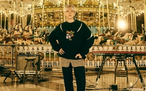 Baekhyun EXO Siap Nyanyi Live di Taman Bermain di Teaser Video 'Amusement Park'
