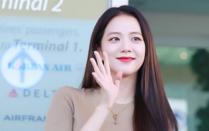 Kecantikan Jisoo BLACKPINK Saat Pose Bareng Truk Kopi Kiriman Rose Tuai Decak Kagum