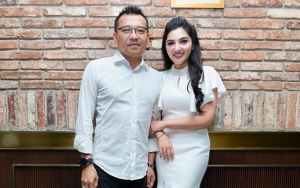 Anang Hermansyah Pegangan Tangan Dengan Kontestan 'Indonesian Idol', Ashanty Beri Ancaman Ini