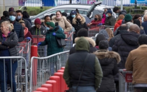 Mutasi Corona dan Brexit Picu Warga Inggris Lakukan Panic Buying