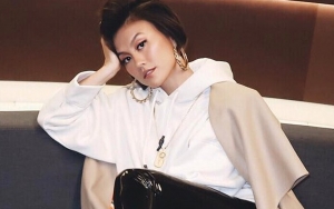 Pamer Koleksi Piala, Agnez Mo Beri Sindiran untuk Artis yang Suka Bikin Sensasi