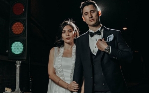Hannah Al Rashid Pamer Foto Cantik Nunggu Bis Usai Kabarkan Menikah dengan Nino Fernandez