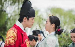 Kim Jung Hyun Mulai Tumbuh Rasa Cinta Pada Shin Hye Sun di 'Mr. Queen'
