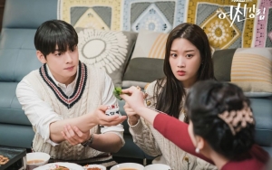 Moon Ga Young Puji Ketampanan Cha Eunwoo di Lokasi Syuting 'True Beauty'