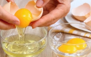 Atasi dengan Masker Putih Telur