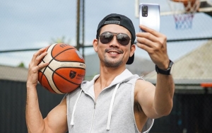 Denny Sumargo Tegar Hadapi Isu Suka Sesama Jenis, Bongkar Kunci Hidup Bahagia