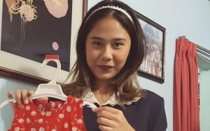 Kocak! Nadin Amizah Makan Mie Bakso Pakai Es Batu