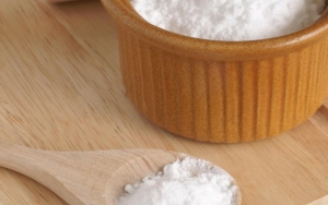 Campur Soda Kue ke dalam Bak Mandi