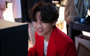 V BTS Sengaja Bikin Stres Staf Big Hit dengan Tingkah Nakalnya Ini
