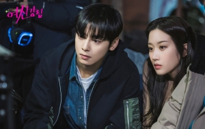 Sutradara 'True Beauty' Cegah Moon Ga Young Yang Hendak Rapikan Rambut Cha Eunwoo, Kenapa?
