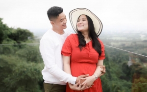 Temani Angbeen Rishi Lahiran Anak Pertama, Adly Fairuz Habiskan Malam Tahun Baru di RS