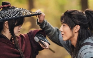 Kim So Hyun Bunuh Musuh, Ji Soo Jatuh Cinta di Teaser 'River Where the Moon Rises'