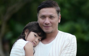 Gisel Diperiksa Sebagai Tersangka, Gading Unggah Foto Gempi Pamer Salam Metal Ngode Dukungan?